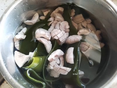 海带猪腰汤的做法步骤：4