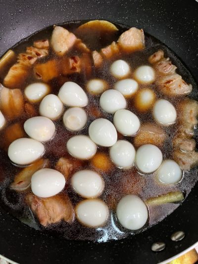 五花肉烧鹌鹑蛋的做法步骤：9