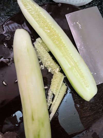 黄瓜炒虾仁的做法步骤：2
