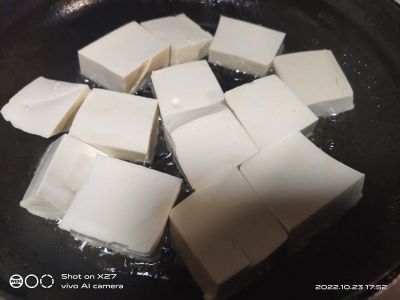 牛肉红烧豆腐的做法步骤：1