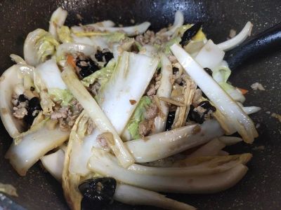 腐竹炒白菜梗的做法步骤：8