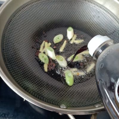 白菜粉丝炖大虾的做法步骤：7