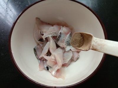 洋葱炒黑鱼片的做法步骤：3