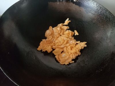 韭菜粉条炒鸡蛋的做法步骤：3