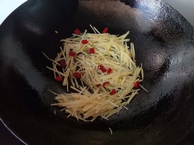 韭菜炒土豆丝的做法步骤：4