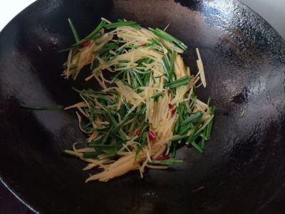 韭菜炒土豆丝的做法步骤：5