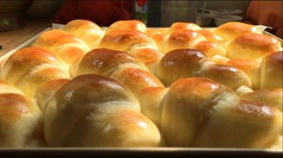 波兰种小餐包，松软拉丝，奶香味十足，配杯热牛奶，暖心又暖胃。的做法步骤：19