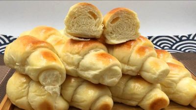 波兰种小餐包，松软拉丝，奶香味十足，配杯热牛奶，暖心又暖胃。的做法步骤：21
