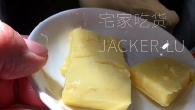 波兰种小餐包，松软拉丝，奶香味十足，配杯热牛奶，暖心又暖胃。的做法步骤：4