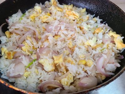 洋葱鸡蛋炒米的做法步骤：4
