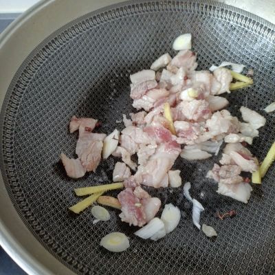 猪肉猪血炒奶白菜的做法步骤：7