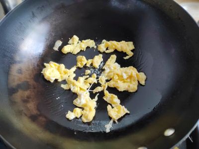 红菜苔炒蛋的做法步骤：3