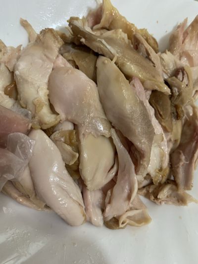 鮮香味美菌菇南瓜雞腿肉燜飯的做法步骤：2