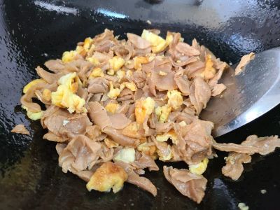 莴笋干炒鸡蛋的做法步骤：5