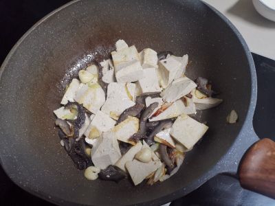 海参烧豆腐的做法步骤：6