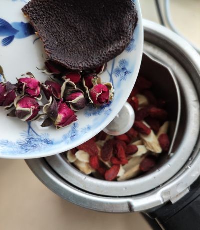 黄芪枸杞玫瑰花陈皮茶的做法步骤：6