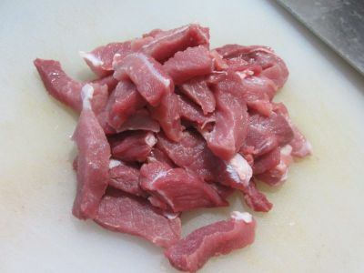 炸猪肉条的做法步骤：2