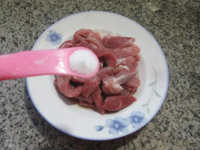 炸猪肉条的做法步骤：4