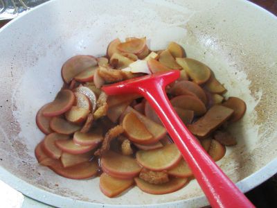 肉片香干炒红皮萝卜的做法步骤：13
