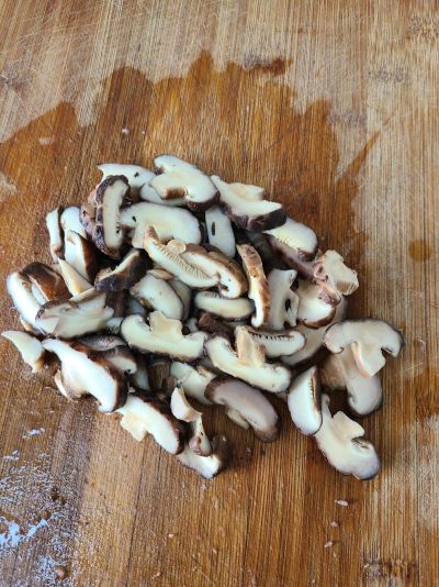 青菜花菇炒肉丝的做法步骤：4