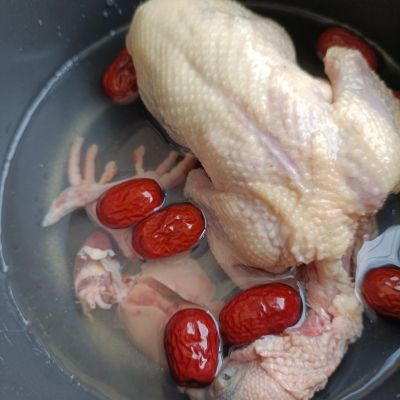 桂圆西洋参鸽子汤的做法步骤：2