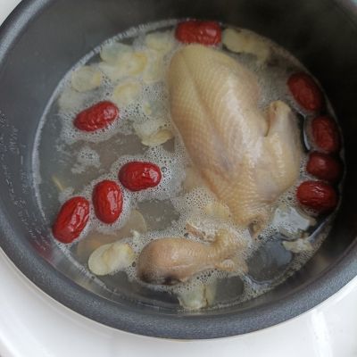 桂圆西洋参鸽子汤的做法步骤：6