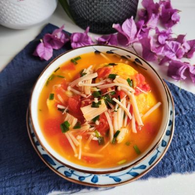 西红柿菌菇蛋饺汤的做法步骤：10