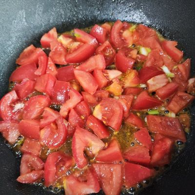 西红柿菌菇蛋饺汤的做法步骤：6