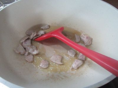 肉片炒金钱圆素鸡的做法步骤：3