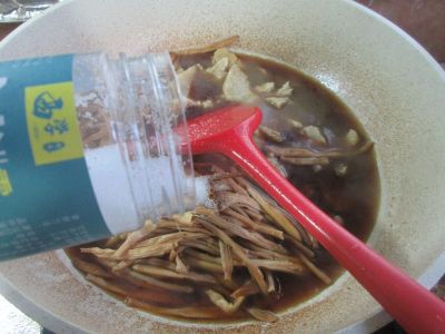 黄花菜仔排烧烤麸的做法步骤：8