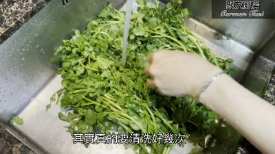 西洋菜金羅漢果陳腎排骨湯的做法步骤：4