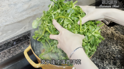 西洋菜金羅漢果陳腎排骨湯的做法步骤：6