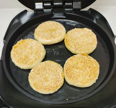 油酥芝麻烧饼的做法步骤：13