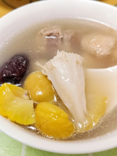 猴头菇板粟排骨汤的做法步骤：8