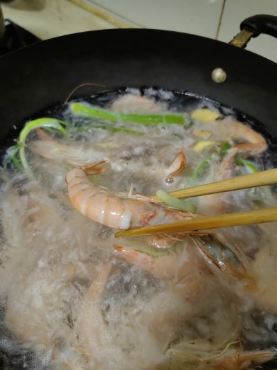生菜鲜虾卷的做法步骤：6