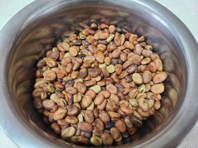 五香蚕豆的做法步骤：1