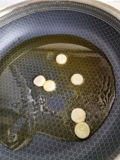 腐竹白菜炖肉的做法步骤：1