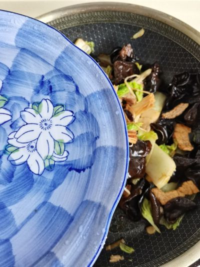 腐竹白菜炖肉的做法步骤：10