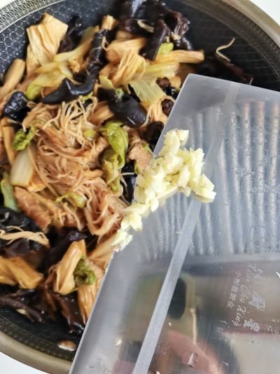 腐竹白菜炖肉的做法步骤：12