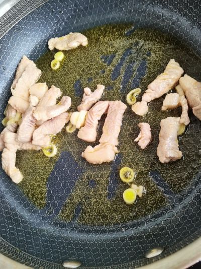 腐竹白菜炖肉的做法步骤：2