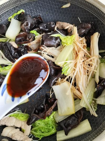 腐竹白菜炖肉的做法步骤：8