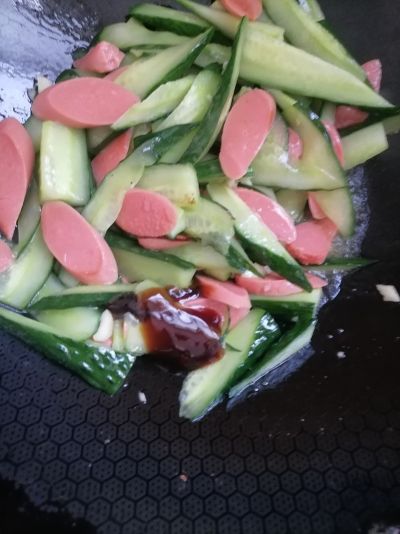 火腿肠炒黄瓜的做法步骤：5