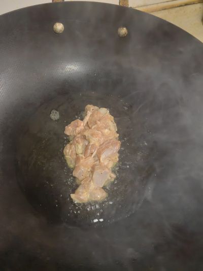 豌豆鸡丁的做法步骤：5