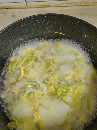 蛋花儿菜叶汤的做法步骤：4