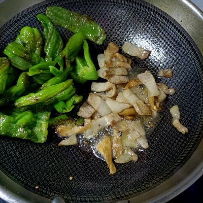 猪肉炒薄皮辣椒的做法步骤：10