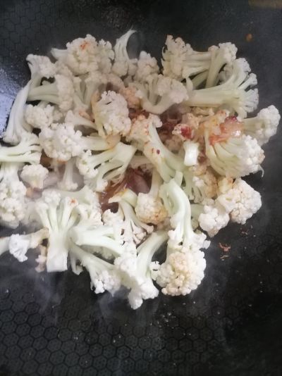 炒菜花的做法步骤：5