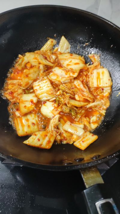 朝鲜泡菜芝士炒年糕的做法步骤：7