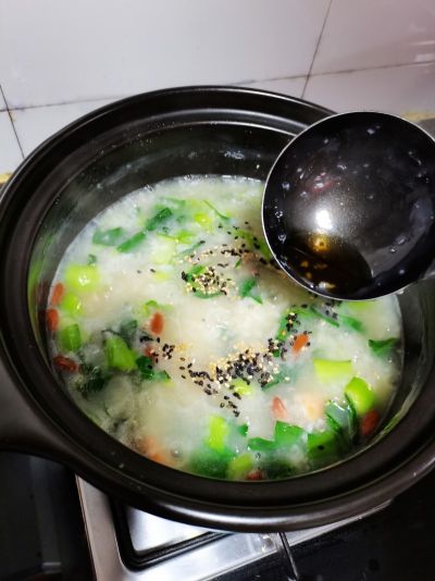 鲜虾咸粥的做法步骤：5