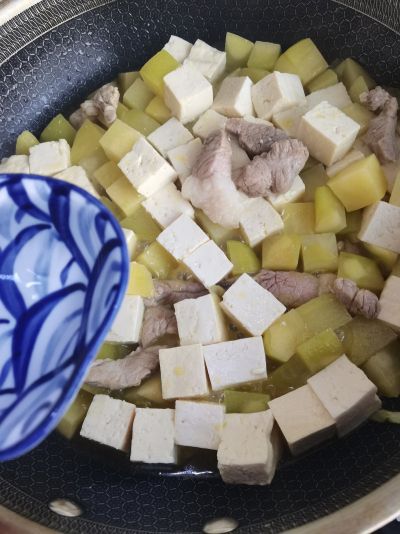土豆烧豆腐的做法步骤：16
