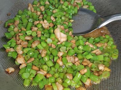 外婆菜炒豆角的做法步骤：6
